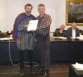 Remise du diplome par le président, Bernard Humbert